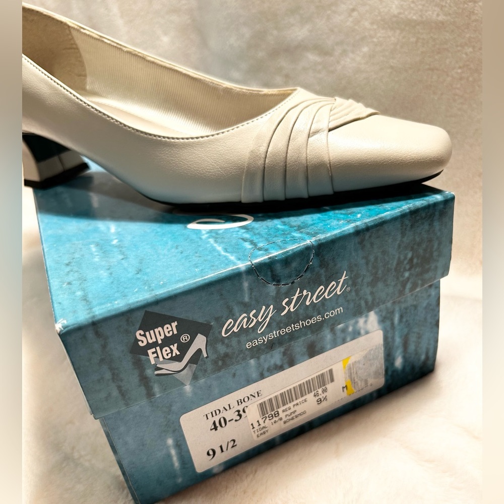 NEW WOMENS 9.5 M IVORY/TIDAL BONE EASY STREET SUPER FLEX SHOE PUMPS